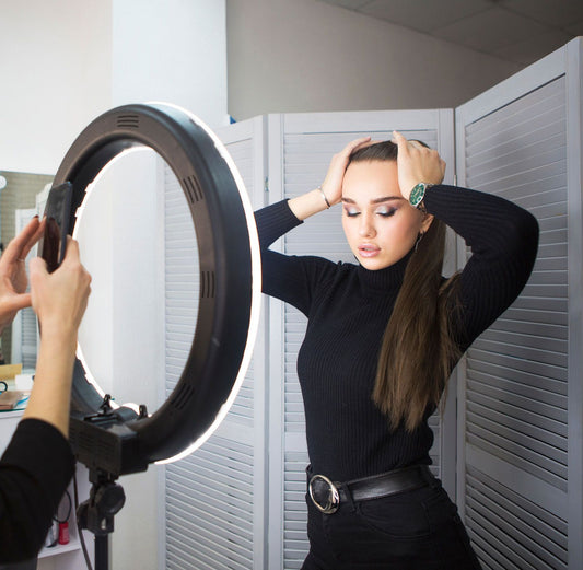 Het gebruik van LED-ringlampen is transformationeel geweest in de salon, voor schoonheid thuis of om ervoor te zorgen dat je altijd in het beste licht wordt gezien!